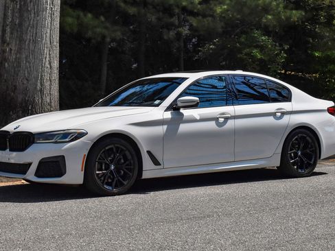 Used 2022 BMW 530i xDrive w/ M Sport Package AWD/4WD image 2