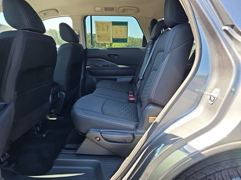 Used 2025 Nissan Pathfinder SV FWD image 19