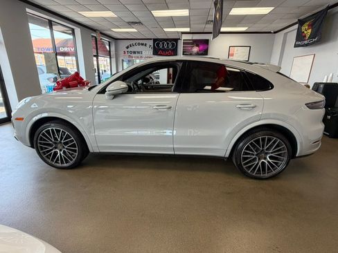 Used 2023 Porsche Cayenne Platinum Edition AWD/4WD image 10