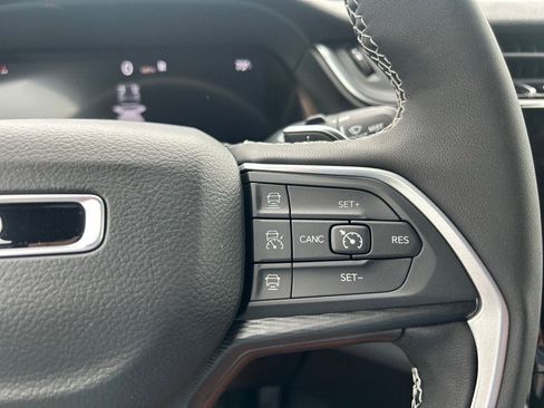 New 2025 Jeep Grand Cherokee Altitude image 14