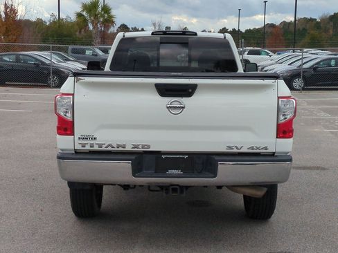 Used 2017 Nissan Titan SV image 5