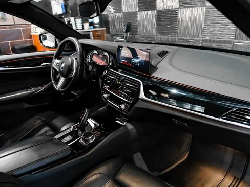 Used 2017 BMW 540i RWD image 11