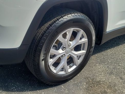 Certified 2022 Jeep Grand Cherokee Limited w/ Trailer Tow Prep Group (B) AWD/4WD image 5