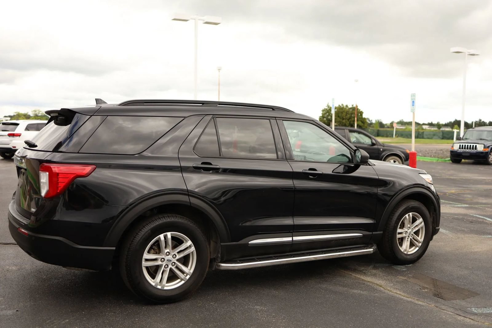 Used 2020 Ford Explorer XLT w/ Comfort Package AWD/4WD image 5