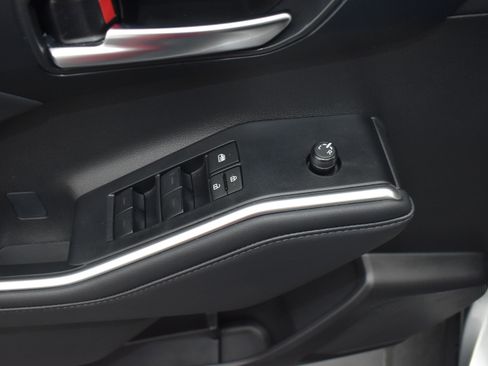 Used 2024 Toyota Highlander XLE image 14