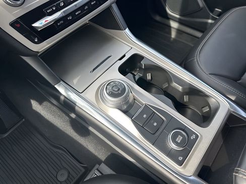 Used 2022 Ford Explorer XLT w/ Equipment Group 202A image 17