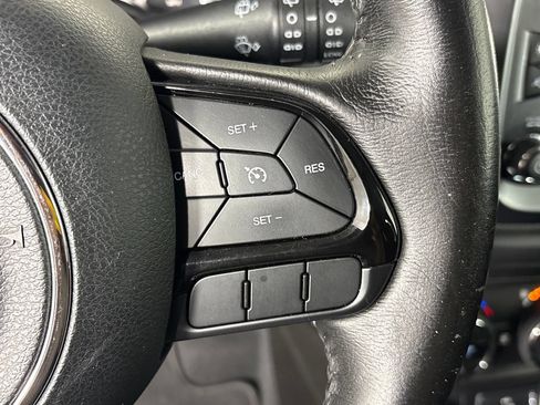 Used 2016 Jeep Renegade Latitude AWD/4WD image 20