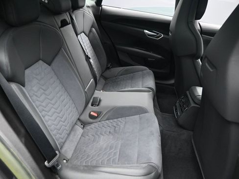 Used 2023 Audi e-tron GT Premium Plus image 35