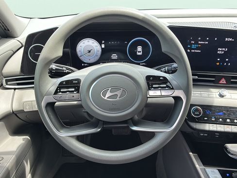 Used 2024 Hyundai Elantra SEL FWD image 18