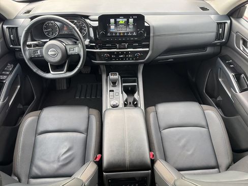 Used 2025 Nissan Pathfinder SL AWD/4WD image 19