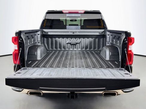Used 2022 Chevrolet Silverado 1500 LTZ w/ LTZ Convenience Package II AWD/4WD image 25