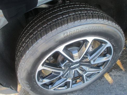 Used 2024 Chevrolet Suburban RST w/ Sport Performance Package image 12