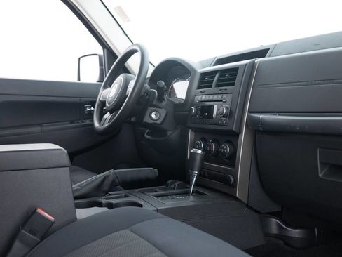 Used 2012 Jeep Liberty Sport AWD/4WD image 29