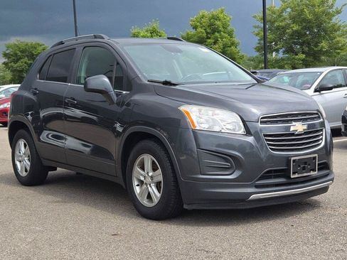 Used 2016 Chevrolet Trax LT w/ LT Convenience Package FWD image 3