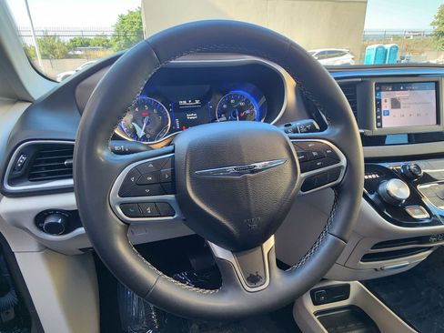 Used 2023 Chrysler Voyager LX FWD image 36