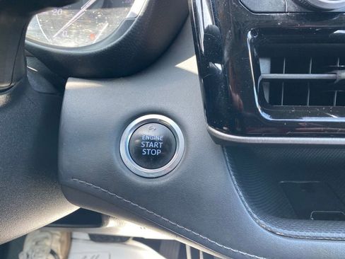 Used 2020 Toyota Highlander XLE FWD image 21