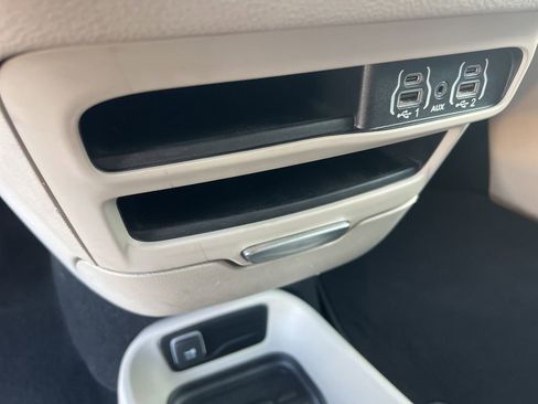 Used 2023 Chrysler Pacifica Touring-L image 55