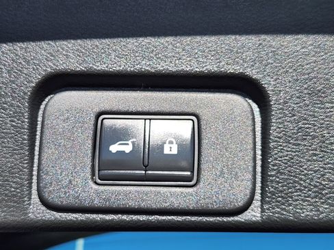 Used 2021 Nissan Rogue SL w/ Premium Package image 12