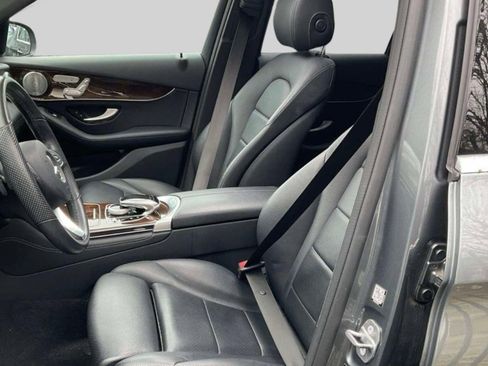 Used 2019 Mercedes-Benz GLC 300 4MATIC image 2