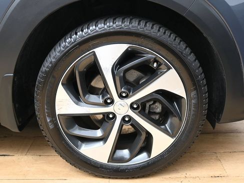 Used 2017 Hyundai Tucson Value AWD/4WD image 9