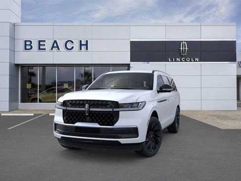 New 2025 Lincoln Navigator Reserve w/ Jet Appearance Package image 3