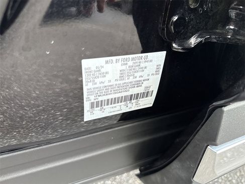 Used 2025 Ford Explorer Platinum image 31