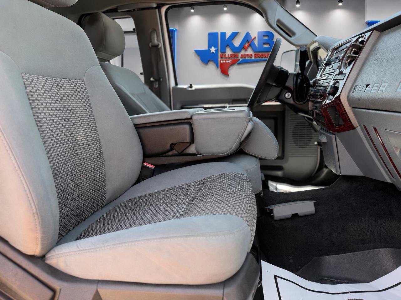Used 2011 Ford F250 XLT w/ XLT Interior Pkg AWD/4WD image 18