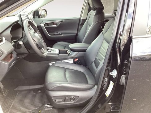 Used 2023 Toyota RAV4 Limited image 9