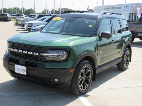 Certified 2025 Ford Bronco Sport Outer Banks w/ Outer Banks Tech Package+ AWD/4WD image 2