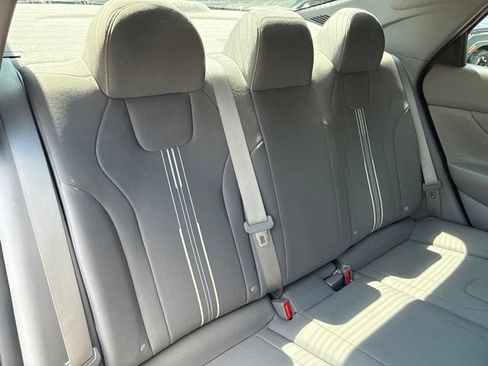 Used 2023 Hyundai Elantra SEL w/ Preferred Accessory Package FWD image 21