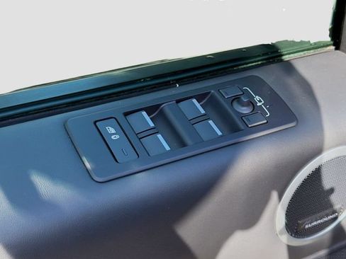 Used 2025 Land Rover Discovery Metropolitan Edition AWD/4WD image 25