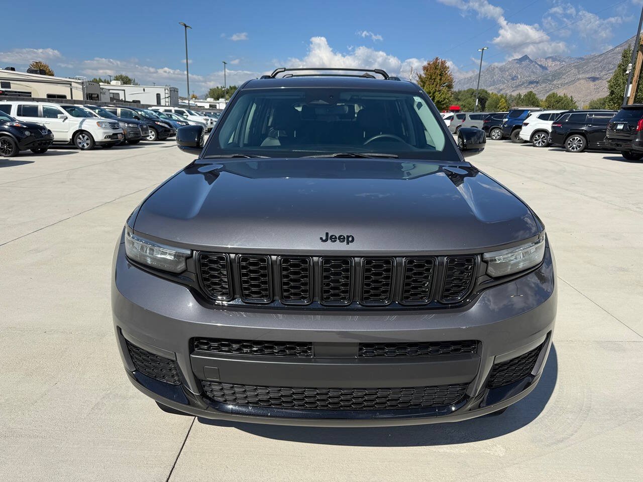 Used 2024 Jeep Grand Cherokee L Limited w/ Black Appearance Package AWD/4WD image 8