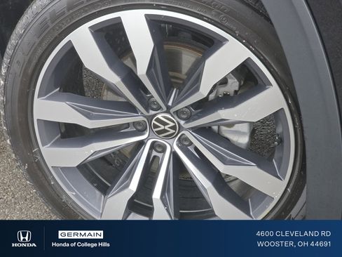 Used 2021 Volkswagen Atlas SEL R-Line image 24