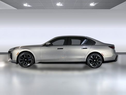 Used 2023 BMW 740i RWD image 2