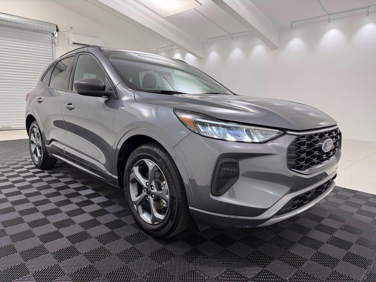 Used 2024 Ford Escape ST-Line w/ Tech Pack #1 FWD image 5