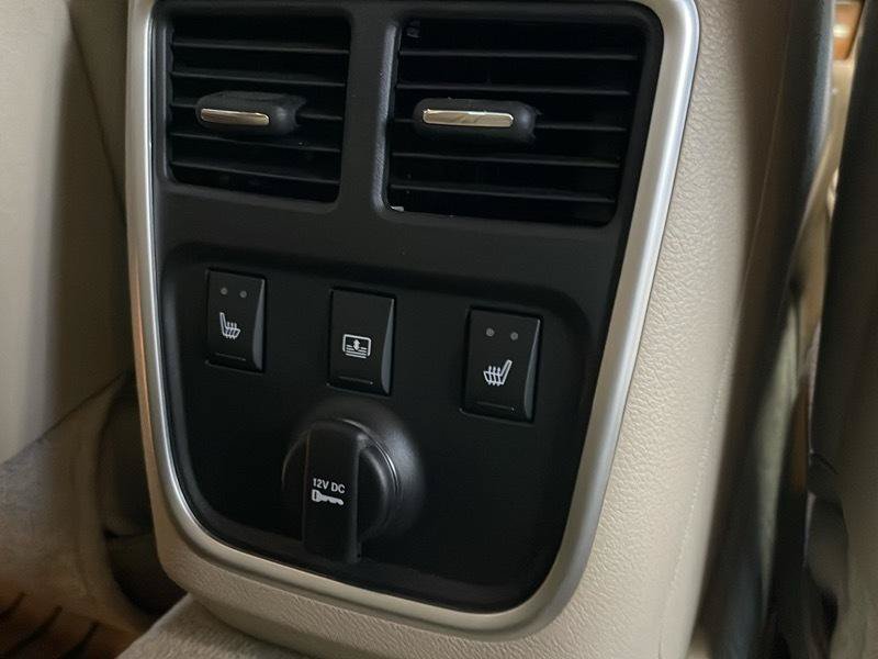 Used 2014 Chrysler 300 C w/ Beats Audio Group AWD/4WD image 44