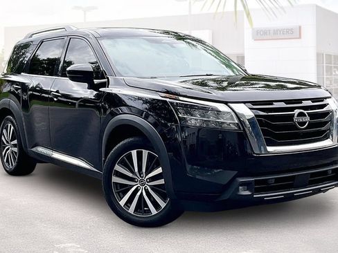 Used 2022 Nissan Pathfinder Platinum AWD/4WD image 1