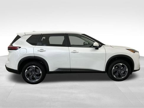 Used 2024 Nissan Rogue SV image 7