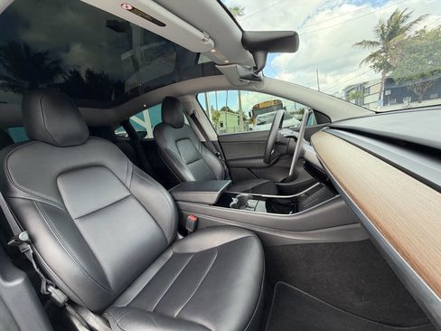 Used 2020 Tesla Model Y Long Range image 17