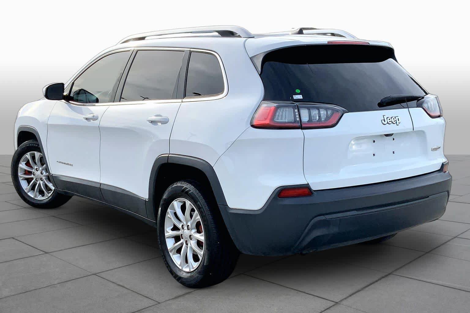 Used 2019 Jeep Cherokee Latitude w/ Cold Weather Group FWD image 11