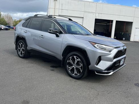 Used 2021 Toyota RAV4 XSE w/ Weather Package image 7