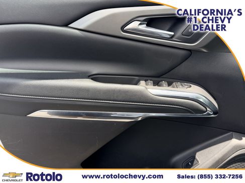 Used 2025 Chevrolet Traverse LT FWD image 19