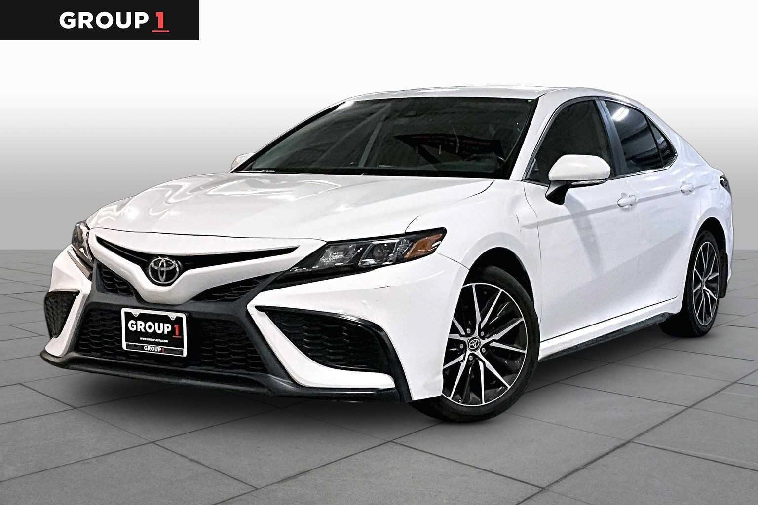 Used 2023 Toyota Camry SE FWD image 1