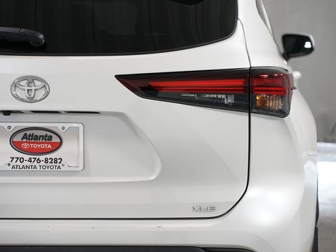 Certified 2024 Toyota Highlander XLE image 10