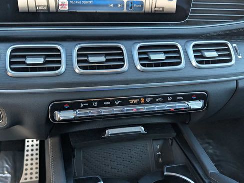 Used 2025 Mercedes-Benz GLS 450 4MATIC image 16
