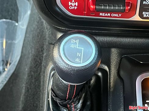 Used 2023 Jeep Wrangler Unlimited Rubicon AWD/4WD image 26