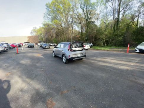 Used 2025 Kia Soul LX w/ LX Technology Package image 16