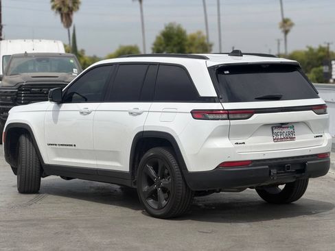 Used 2023 Jeep Grand Cherokee Limited w/ Luxury Tech Group II AWD/4WD image 3