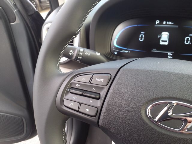Used 2026 Hyundai Venue SEL FWD image 22