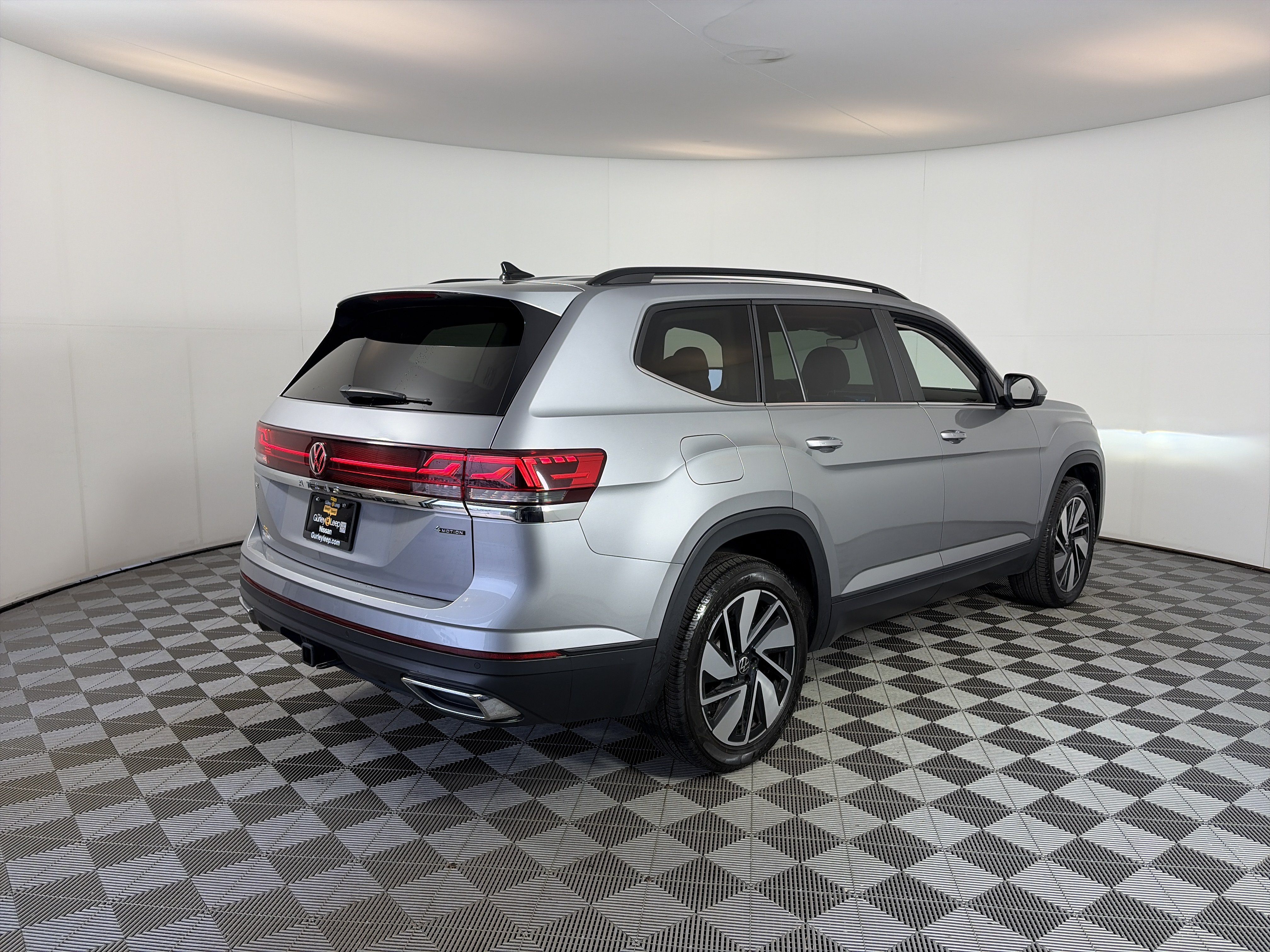 Used 2024 Volkswagen Atlas SE AWD/4WD image 11